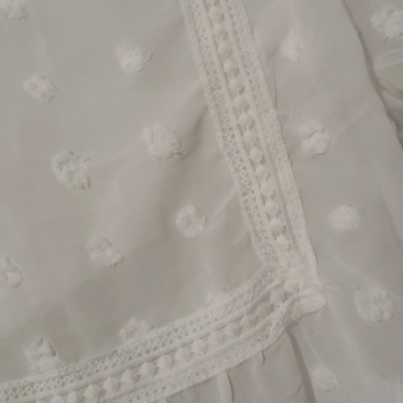 🔥🎉HP🎉 New Swiss dot flowy top. - Picture 9 of 13